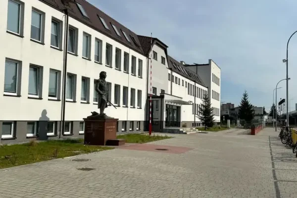 Stalowa Wola żegna bohatera. Szkoła apeluje o wsparcie dla rodziny asp. Bartłomieja Pieroga