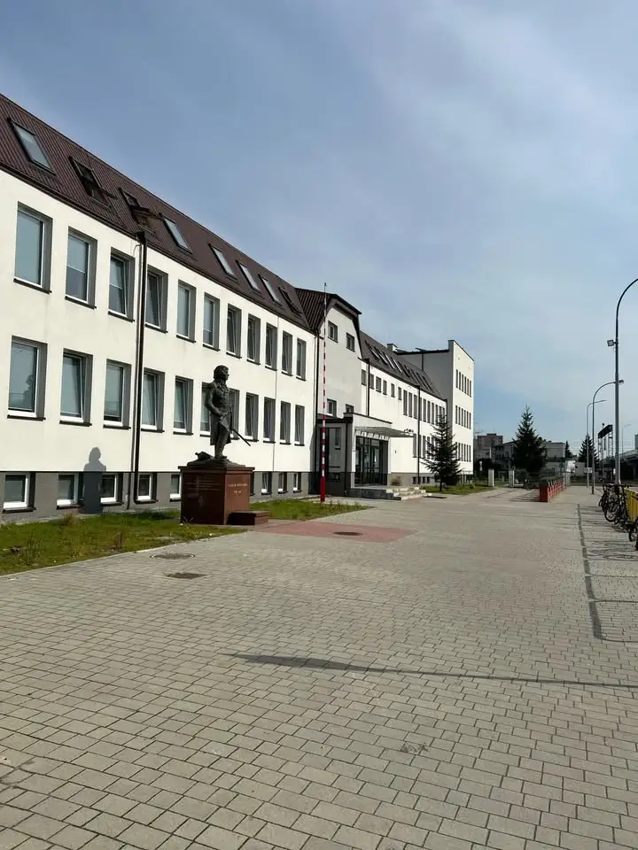 Stalowa Wola żegna bohatera. Szkoła apeluje o wsparcie dla rodziny asp. Bartłomieja Pieroga