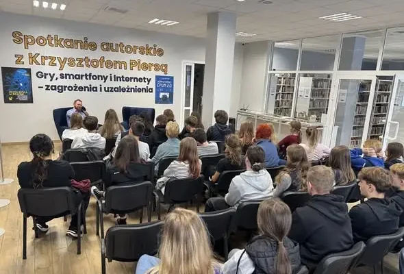 Krzysztof Piersa ostrzegał młodzież z Pysznicy przed uzależnieniem od smartfonów i Internetu