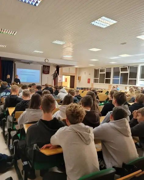 Stalowa Wola: Uczniowie „Budowlanki” w kampanii „Nie odbieraj sobie głosu”